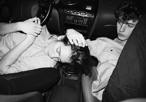 女人跟你玩暧昧的表现她身边不止你一个暧昧异性