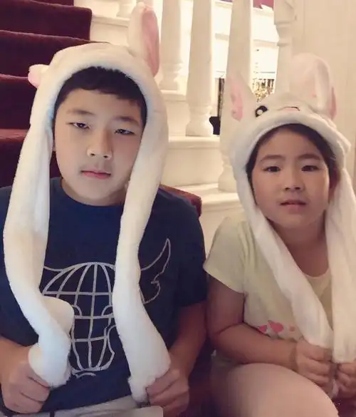 小石头还有一个比自己小四岁的妹妹,石头叫郭子睿,妹妹叫郭懿文,都是