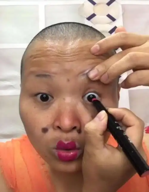 网络世界太不真诚,"网红"教化妆先扮丑辣眼睛,套路实在太多_草根