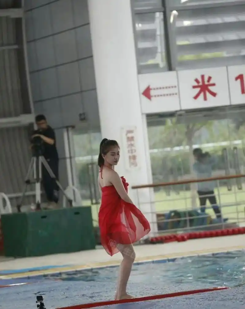 虞书欣《一年级》生图,那时候的欣欣子身材就很火辣了