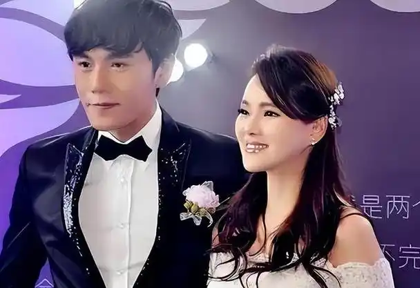 秦昊深知伊能静因为上一段感情的失败,对婚姻是极具不安全感的,而秦昊