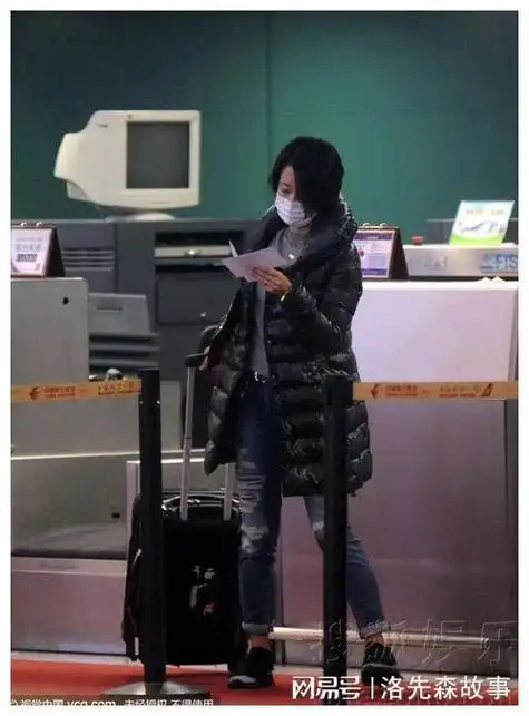 马伊琍现身虹桥机场