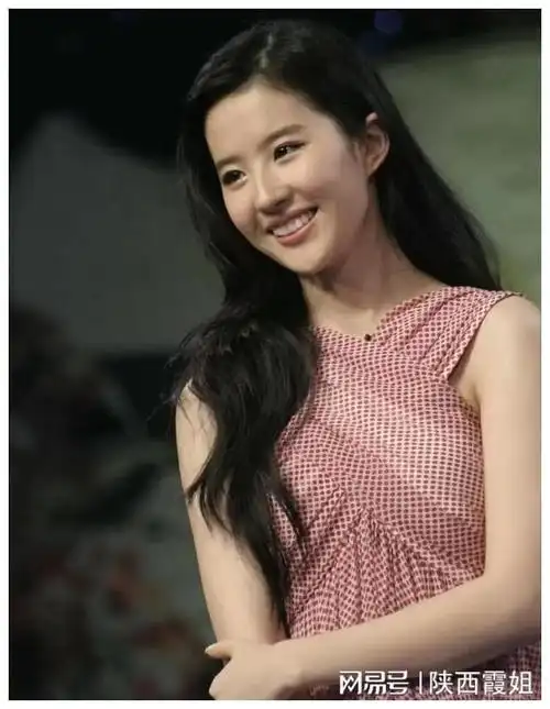 四,不断突破,展现多面魅力刘亦菲并没有满足于现状,而是不断挑战自己