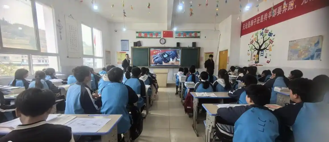 毕节农商银行林口支行走进林口中学开展 2025年全民国家安全教育日