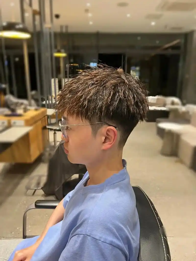 锡纸烫.锡纸烫不分发质,软硬发质都可以长度要求最 短3cm, - 抖音