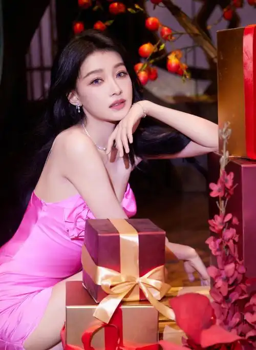 孙怡最新写真,芭比粉礼服展现完美身材_照片_气质_礼物