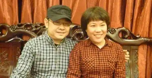 刀郎一共有两次婚姻,第一任妻子是著名歌手杨娜.