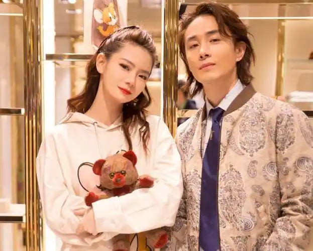 lucky当摄影师,拍李承铉托举戚薇,网友:是亲生的没错