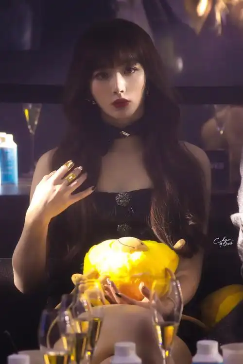 孔雪儿电梯间大片