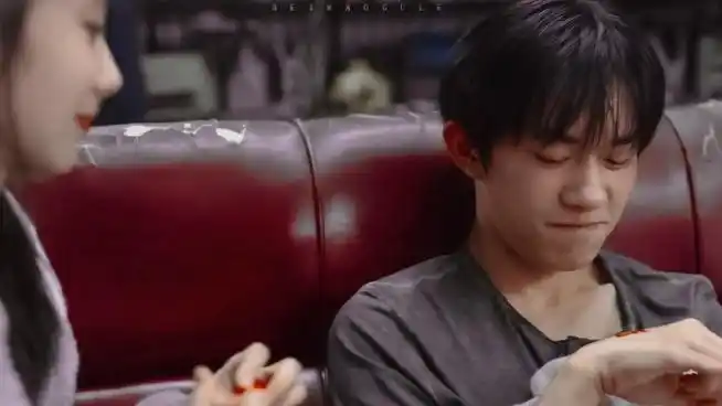 易烊千玺送你一朵小红花