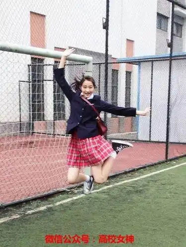 关晓彤晒高中毕业照,清纯搞怪,网友惊呼太美了!