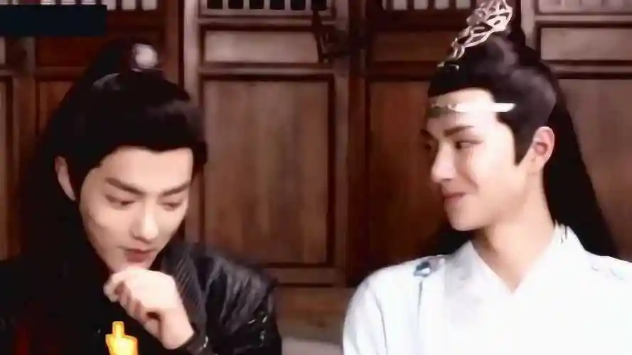 王一博看肖战的眼神满满的都是占有欲啊从来没有正视过镜头