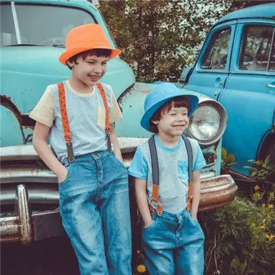 小男孩兄弟头像两人两个戴帽子的小男孩图片