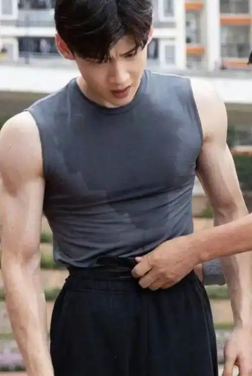 吴磊的腹肌杨洋的翘臀白敬亭的肌肉这些男星身材都太好了