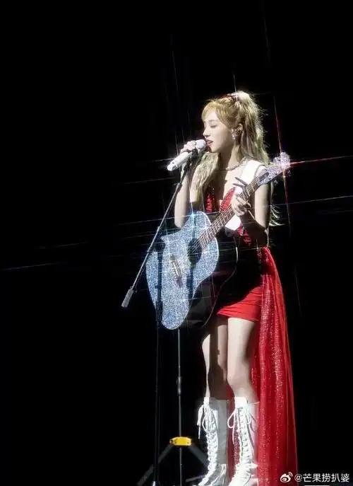 宋雨琦直播跳iwantthat##宋雨琦真的在舞台上发光