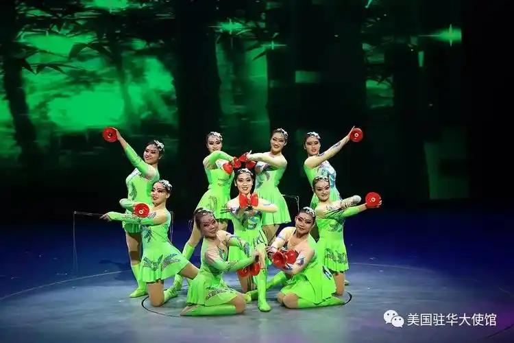 他们在强调九人排球的历史意义的同时,                    年轻一代