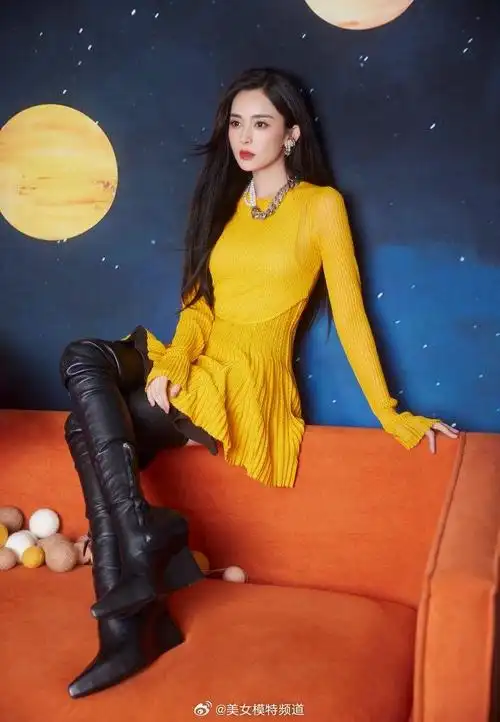 古力娜扎皓月星空写真曝光长发披肩尽显温柔妩媚