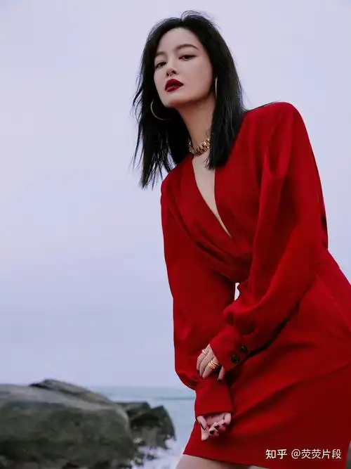 近期这些女明星的红裙造型,美得各有特色! - 知乎