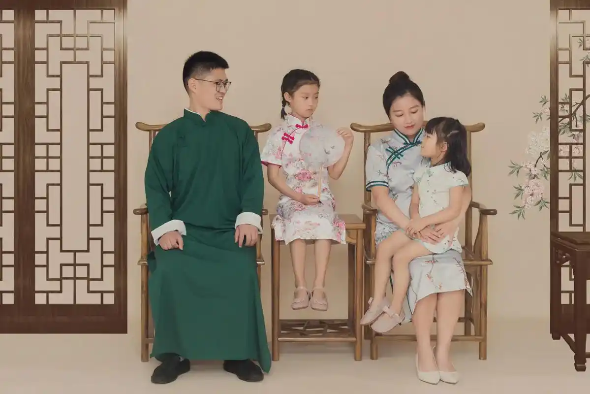 宝宝放假了一起拍全家福啦