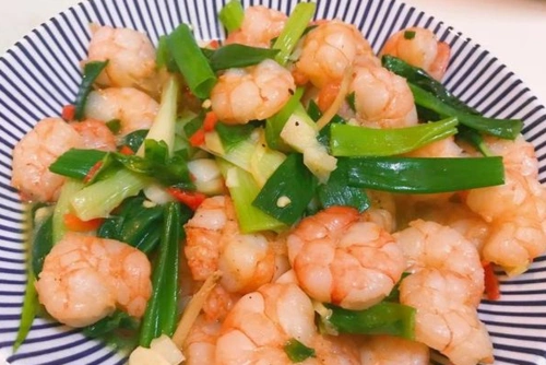 经典美食"葱爆虾仁",鲜美营养,简单易学,满满一盘不够吃