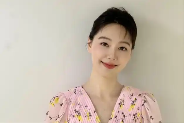 央视主持人王冠:因绯闻缠身被央视"辞退",曾与李咏关系不简单|王牌