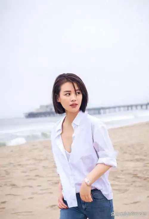 然而,与荧幕上形象截然不同,马思纯在现实生活中展现出了与之相匹配的