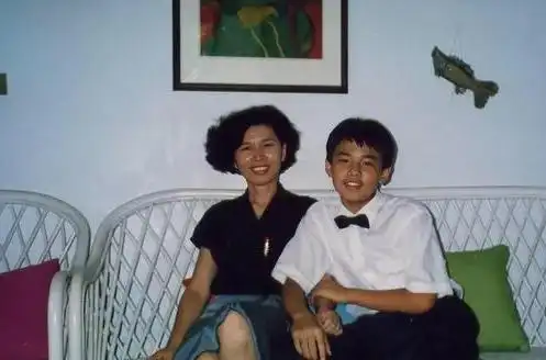 叶惠美用藤条鞭策并斥巨资打造周杰伦为孩子与丈夫离婚