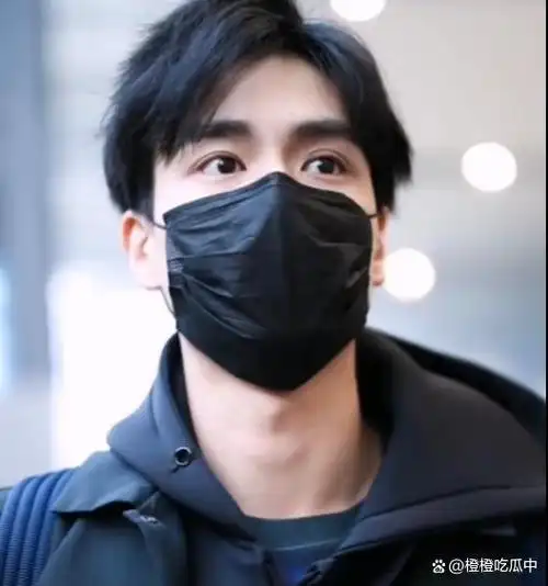 胡一天一米 88 的身高和完美的身材比例,就算在帅哥云集的娱乐圈也是