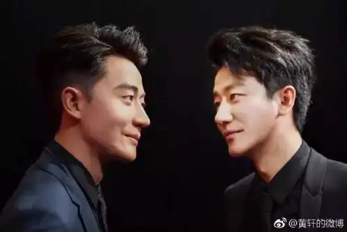 黄轩新剧照太好笑了,这脚和手,真跟脸不是一个配置啊