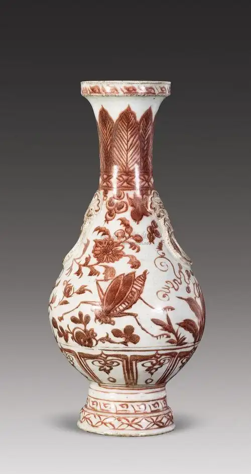 3204 元代 釉里红草虫纹双耳瓶