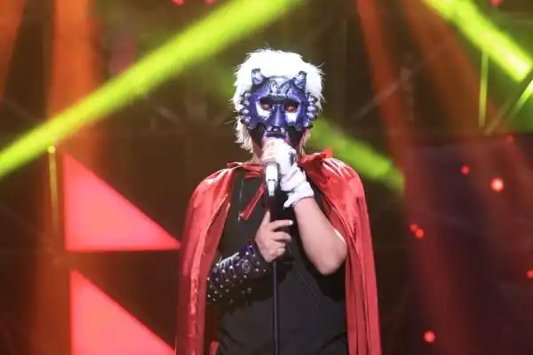 真人秀《蒙面歌王》 戴面具唱歌内向李泉更放肆(图)