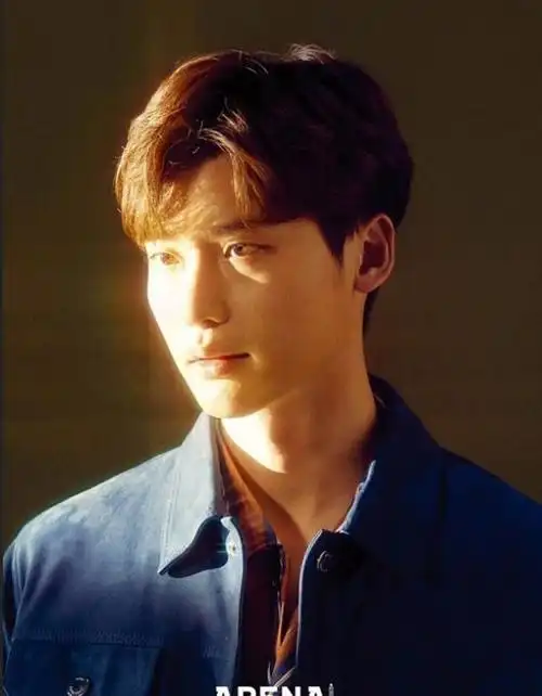 帅哥壁纸:韩国男明星李钟硕最新画报清雅帅气图片-小虾米