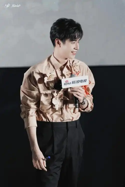 顾晏惜#    #惜花芷直播#现场美照来袭  今日份顾晏惜@胡一天啊帅出新