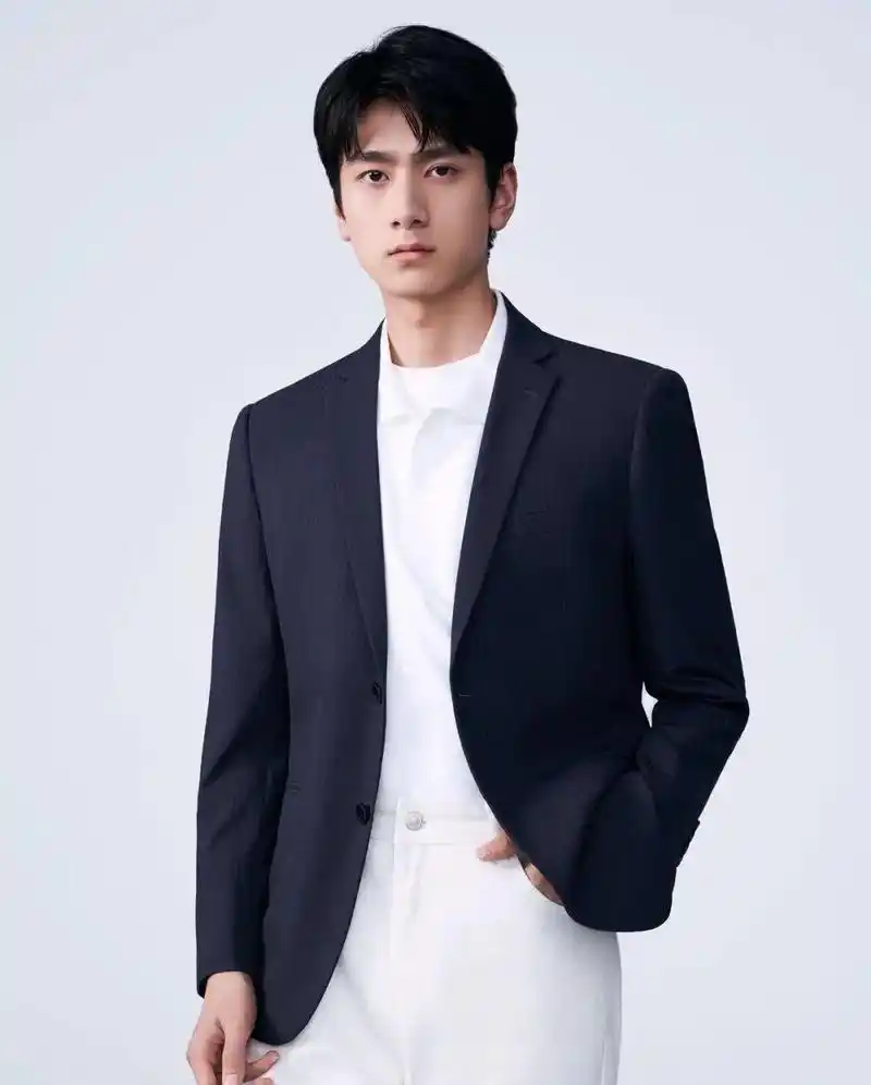 海澜之家:看见穿西装的男人就心动,请记住以下几种西装穿法