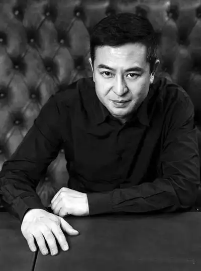 张嘉译回应走路被模仿因为喜爱所以效仿