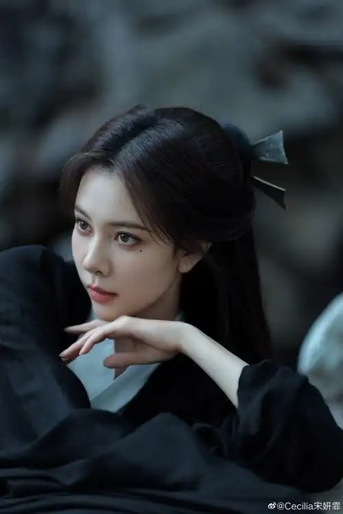 宋妍霏古风造型清冷感#宋妍霏古装大片释出~黑衣侠女清冷风既视感!