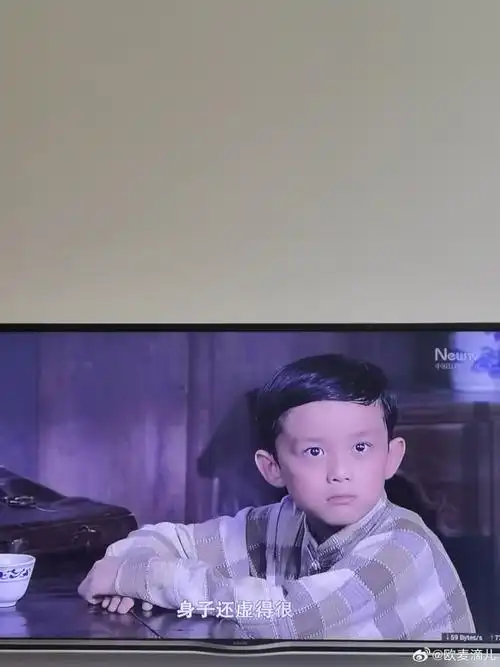 你们快来看呀,吴磊小时候多好玩,好可爱呀,和现在长的一模一样.