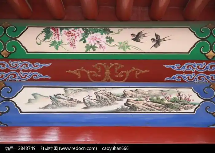 古建筑上彩绘双飞的燕子和山水画
