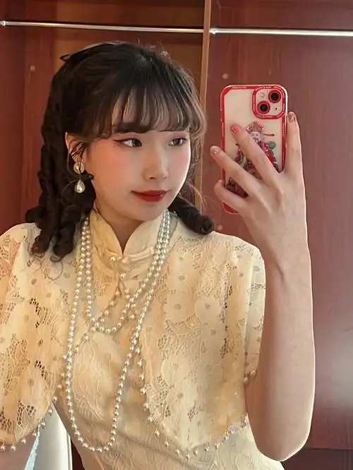 一整套搭配起来有感觉了#白秀珠同款发型  #复古