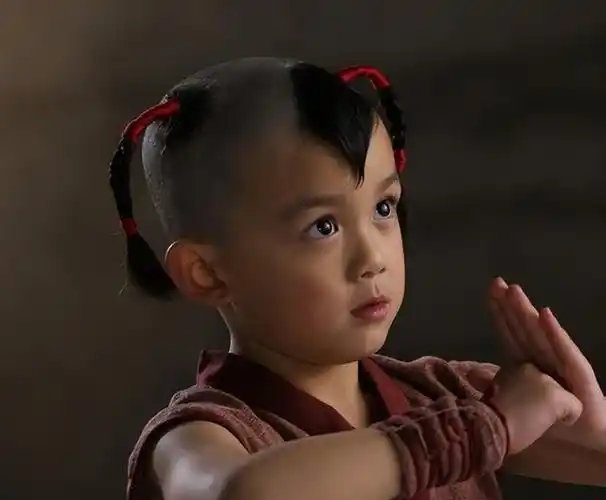 吴磊3岁入行,6岁拍戏,24岁成功转型,吴京亲切喊他"儿子"?