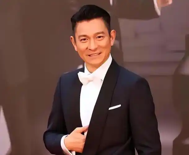 62岁的刘德华晒出一日三餐,网友的评论太狠了!难怪看起来像40岁