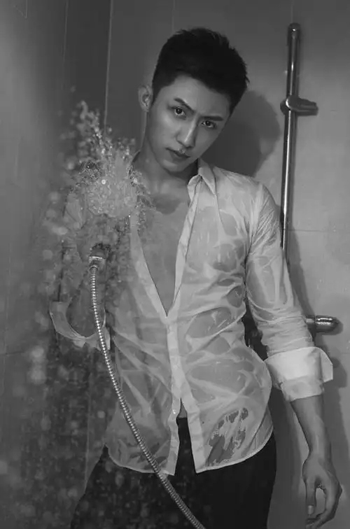 黄景瑜最新时尚健康杂志,打几分?