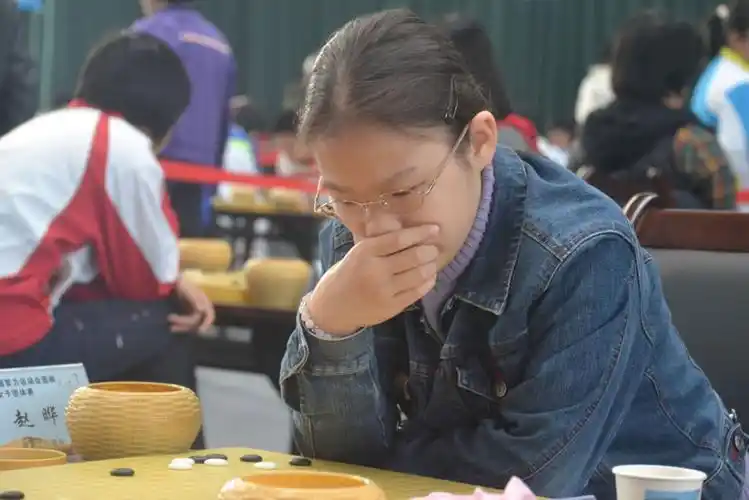 赵晔酷似棋王赵国荣