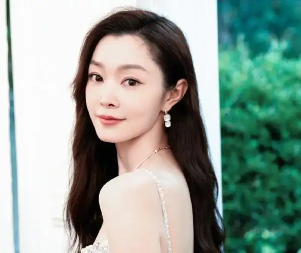 宋轶白色美人鱼##宋轶白色珍珠碎钻裙