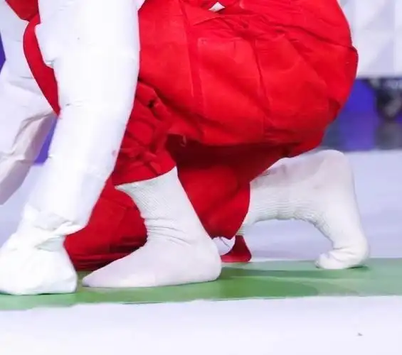 tfboys分享210601易烊千玺的小脚脚图片合集可爱的人连脚都是可爱的