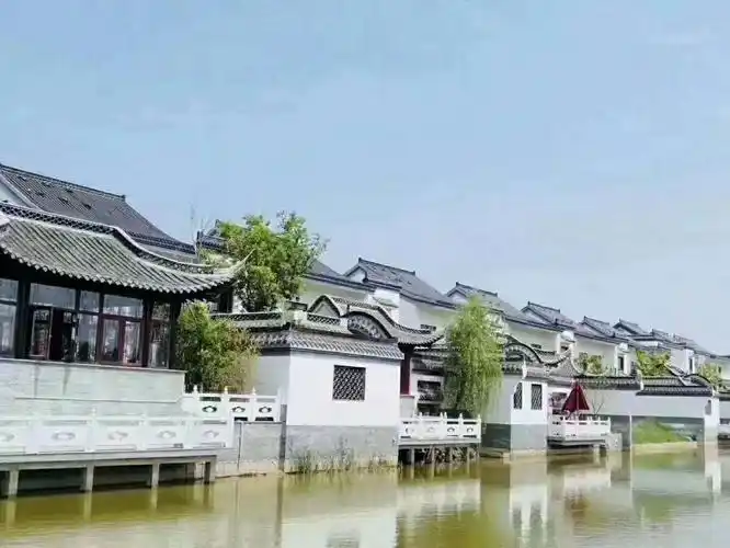 《世外江南别墅》,盐城稀缺型叠加别墅, 均价7500-9000元,总价210万到