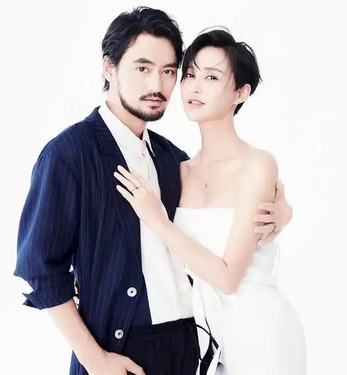 张歆艺晒照为老公过节,父子同框好温馨,袁弘发文抱怨家中地位