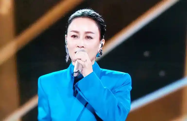 那英神秘消失与湖南卫视决策背后的故事引发网友热议:真相待揭晓_网络