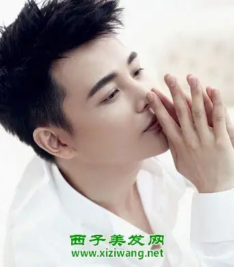 帅气学生飞机头发型图片