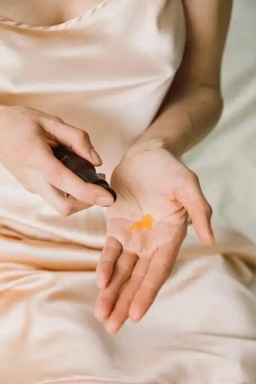 护肤油真的很有油吗抹油真的很快乐特别是在现在